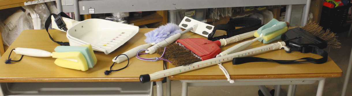 東京新聞「小児病棟で掃除道具が楽器に変身♪」